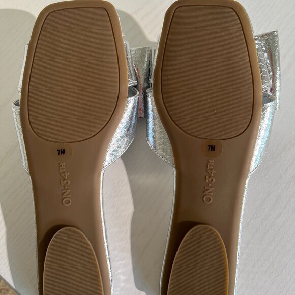 On 34th JAZMINN Silver Bow Flat Slide Sandals Women’s Sz 7 New w/o Box - Picture 3 of 3